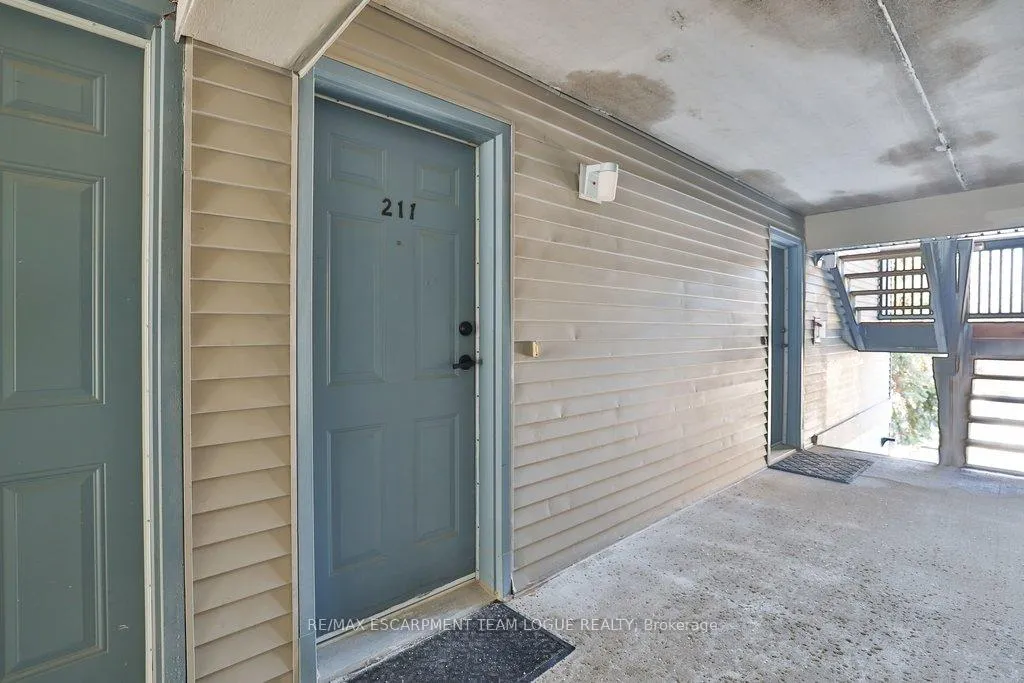 Photo 3 of Unit 211, 2010 Cleaver Avenue, Burlington, Headon — HOMEH