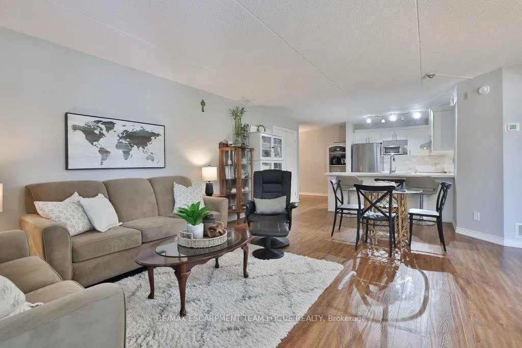 Photo 10 of Unit 211, 2010 Cleaver Avenue, Burlington, Headon — HOMEH