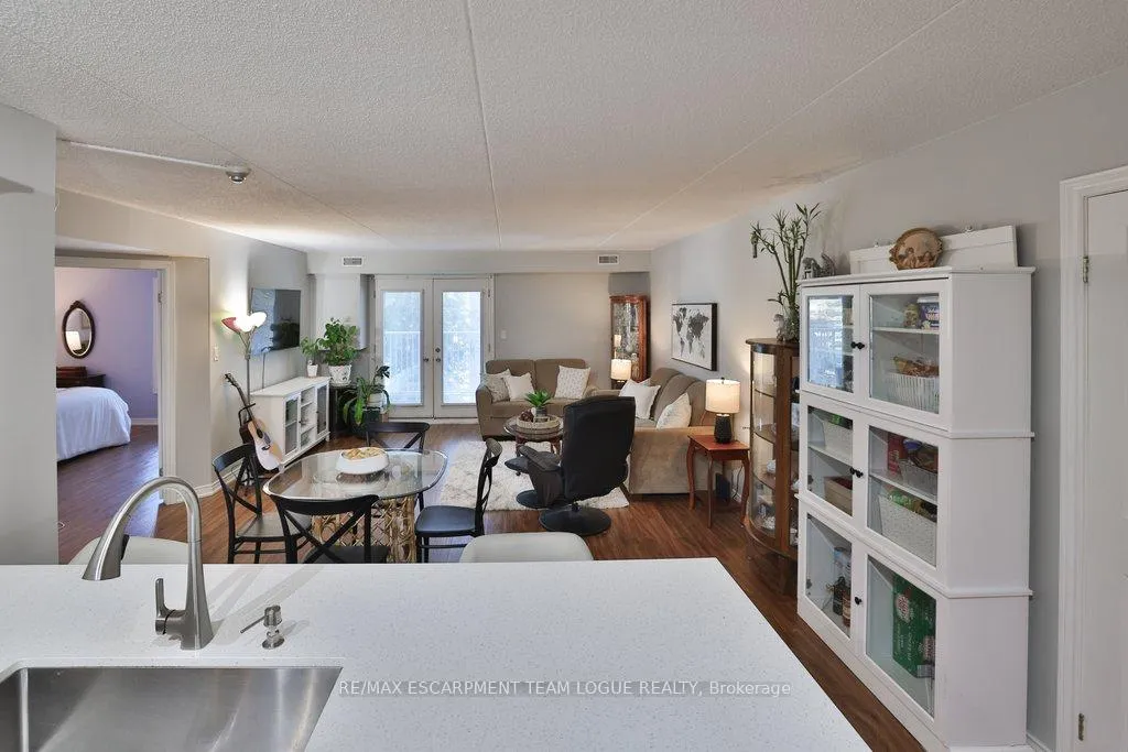 Photo 14 of Unit 211, 2010 Cleaver Avenue, Burlington, Headon — HOMEH