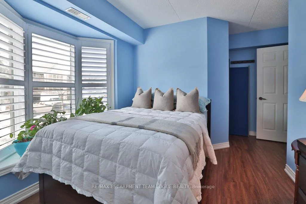 Photo 18 of Unit 211, 2010 Cleaver Avenue, Burlington, Headon — HOMEH