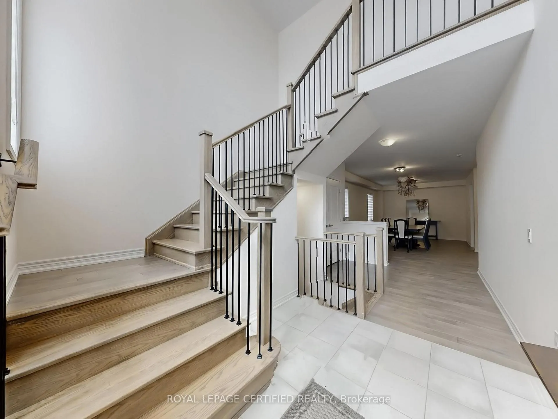 Photo 4 of 151 Whittington Drive, Hamilton, Meadowlands — HOMEH