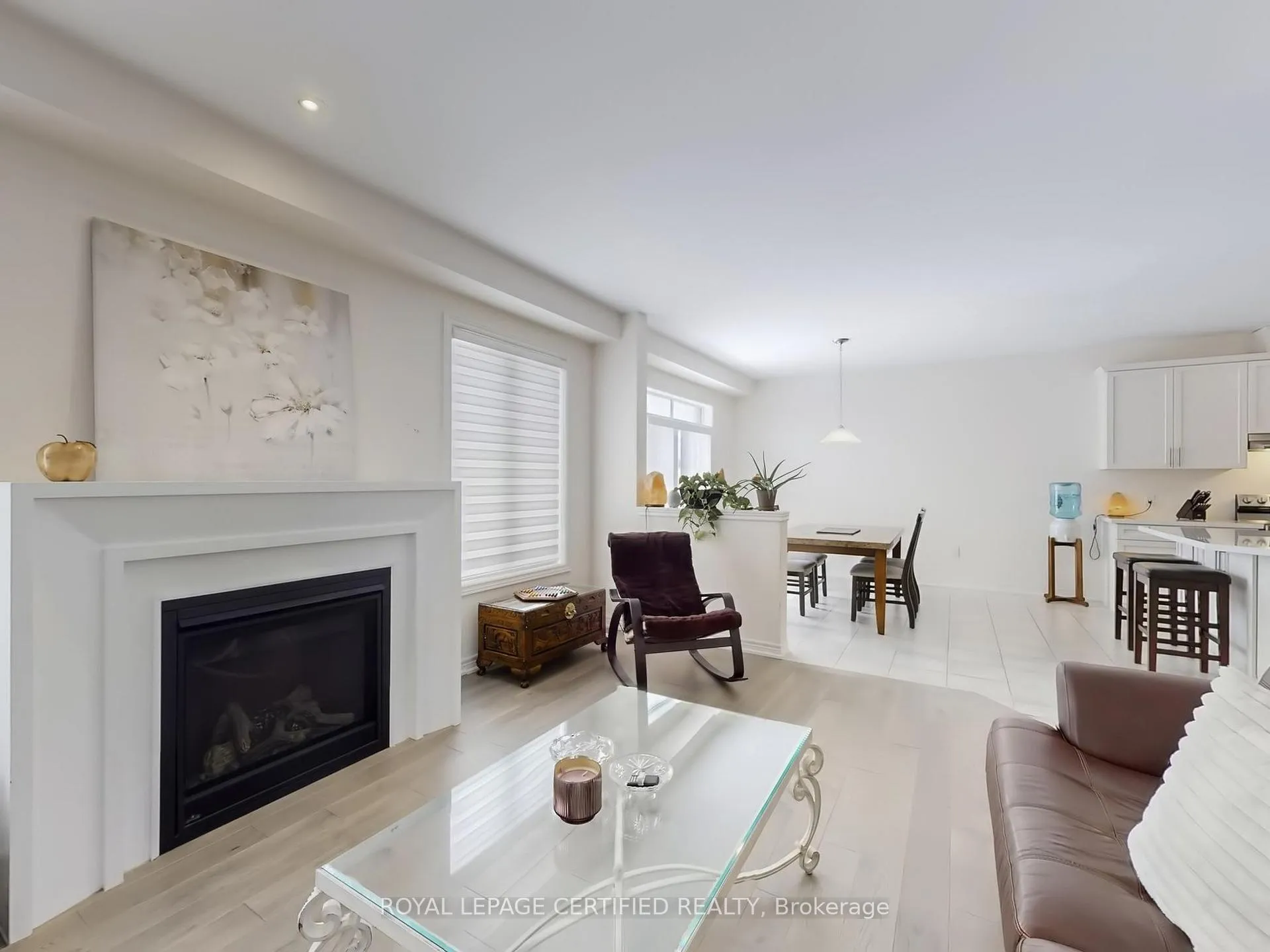 Photo 10 of 151 Whittington Drive, Hamilton, Meadowlands — HOMEH