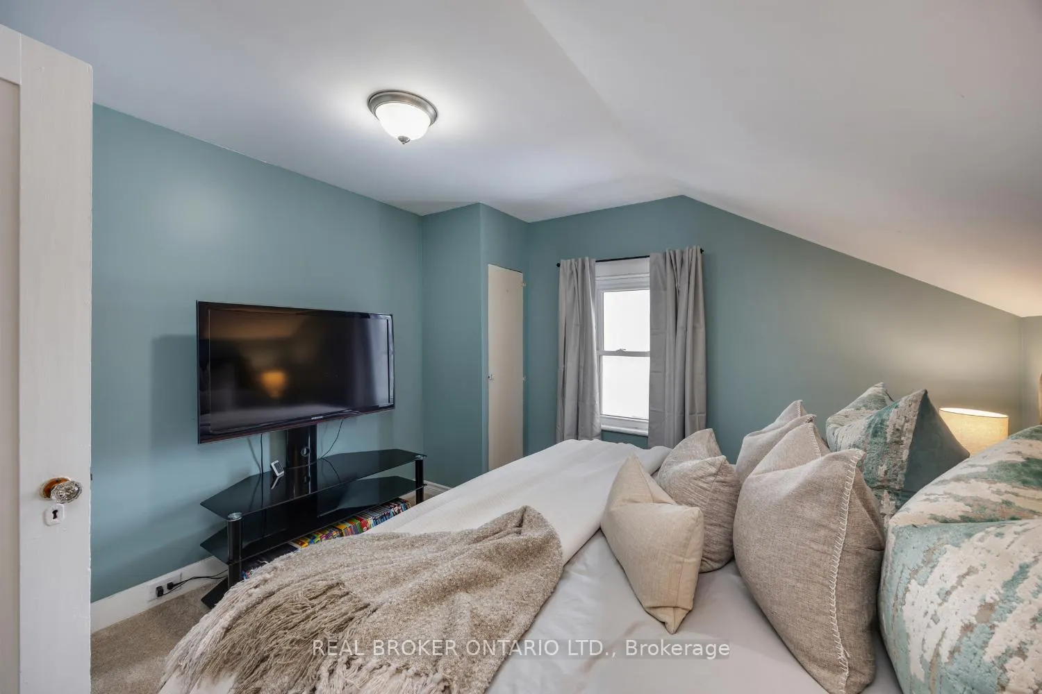 Photo 23 of 11 Mill Street, Clarington, Orono — HOMEH