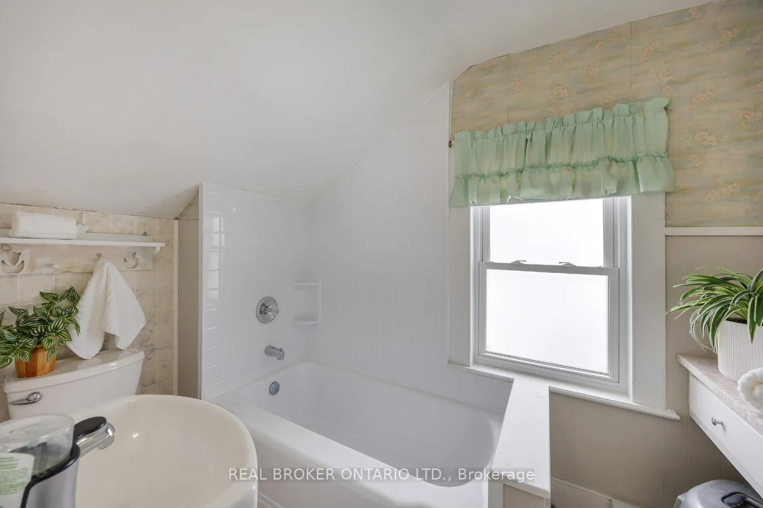 Photo 29 of 11 Mill Street, Clarington, Orono — HOMEH