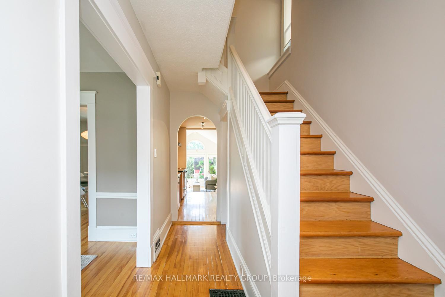 Photo 2 of 636 Chapel Street, Ottawa, Sandy Hill — HOMEH
