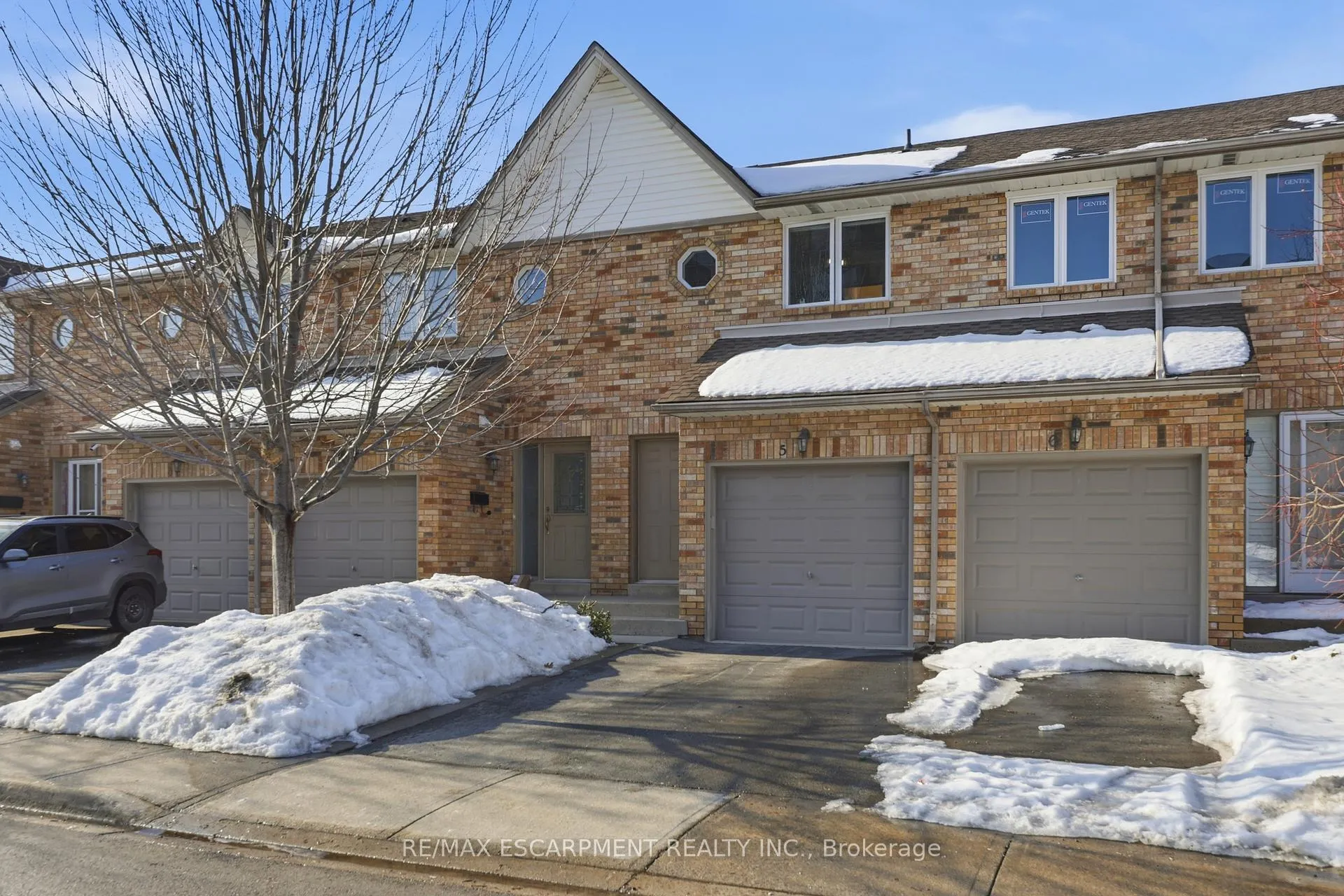 Photo 2 of Unit 5, 2015 Cleaver Avenue, Burlington, Headon — HOMEH
