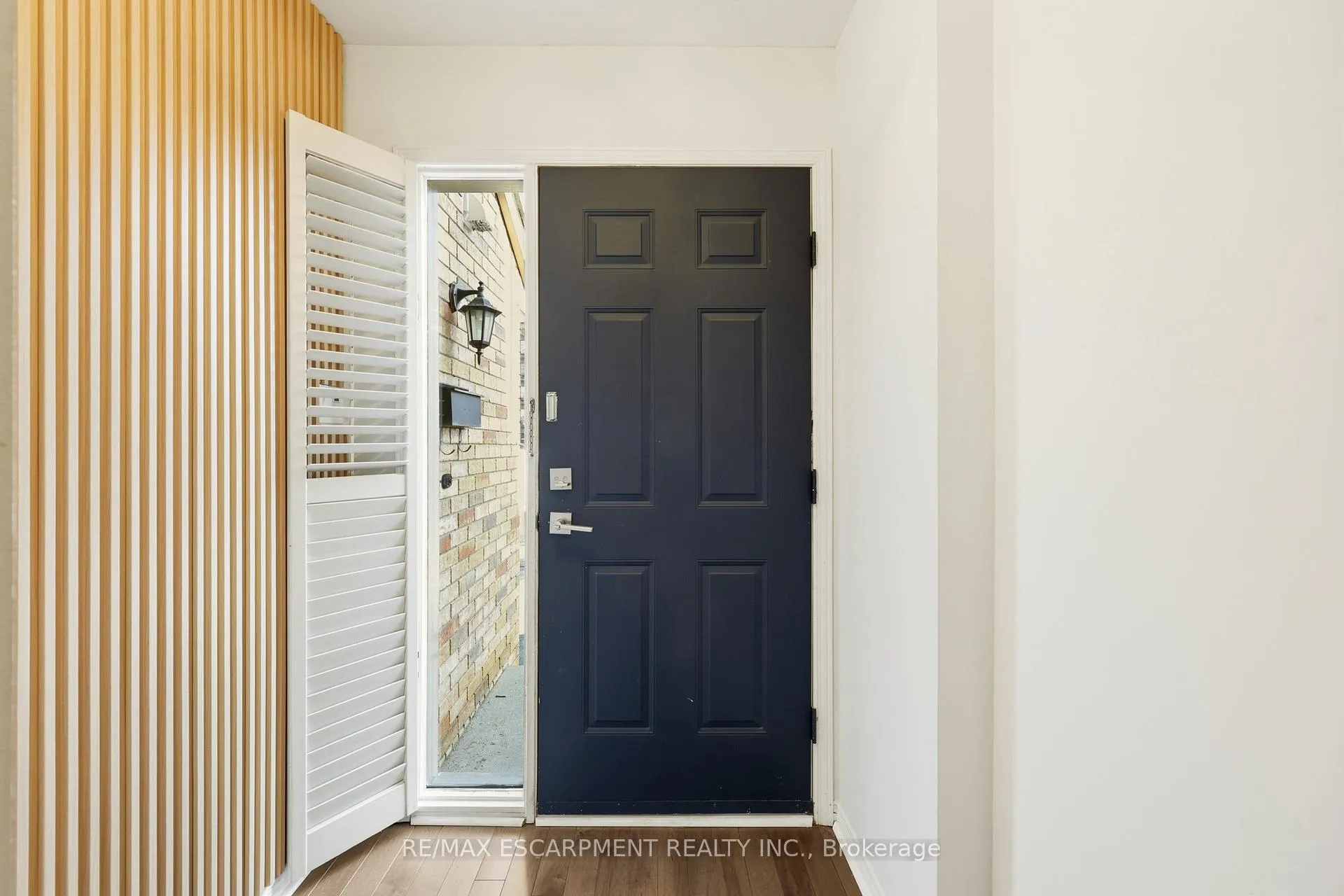 Photo 3 of Unit 5, 2015 Cleaver Avenue, Burlington, Headon — HOMEH