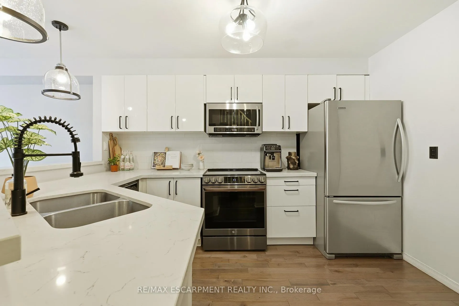 Photo 9 of Unit 5, 2015 Cleaver Avenue, Burlington, Headon — HOMEH