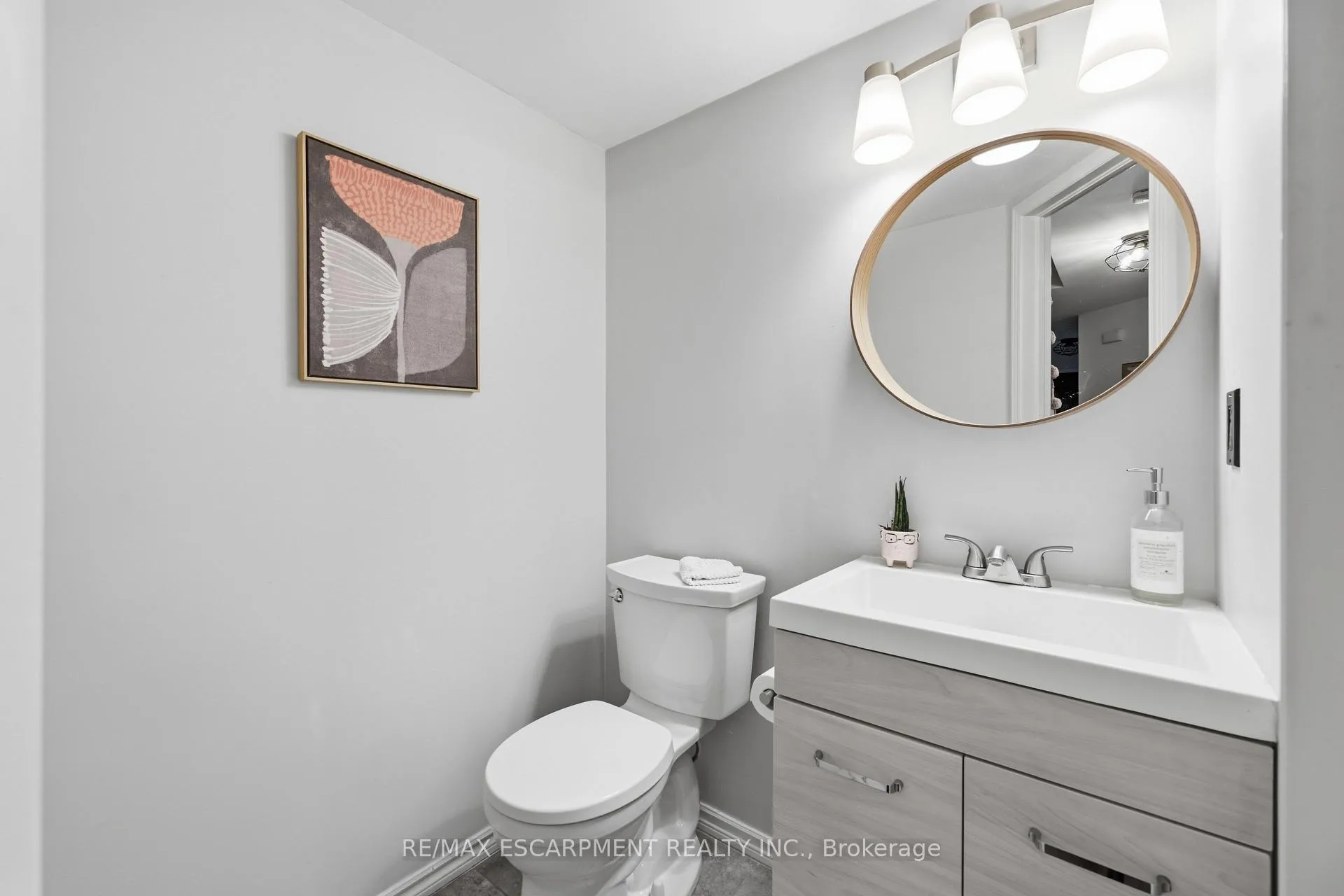 Photo 11 of Unit 5, 2015 Cleaver Avenue, Burlington, Headon — HOMEH