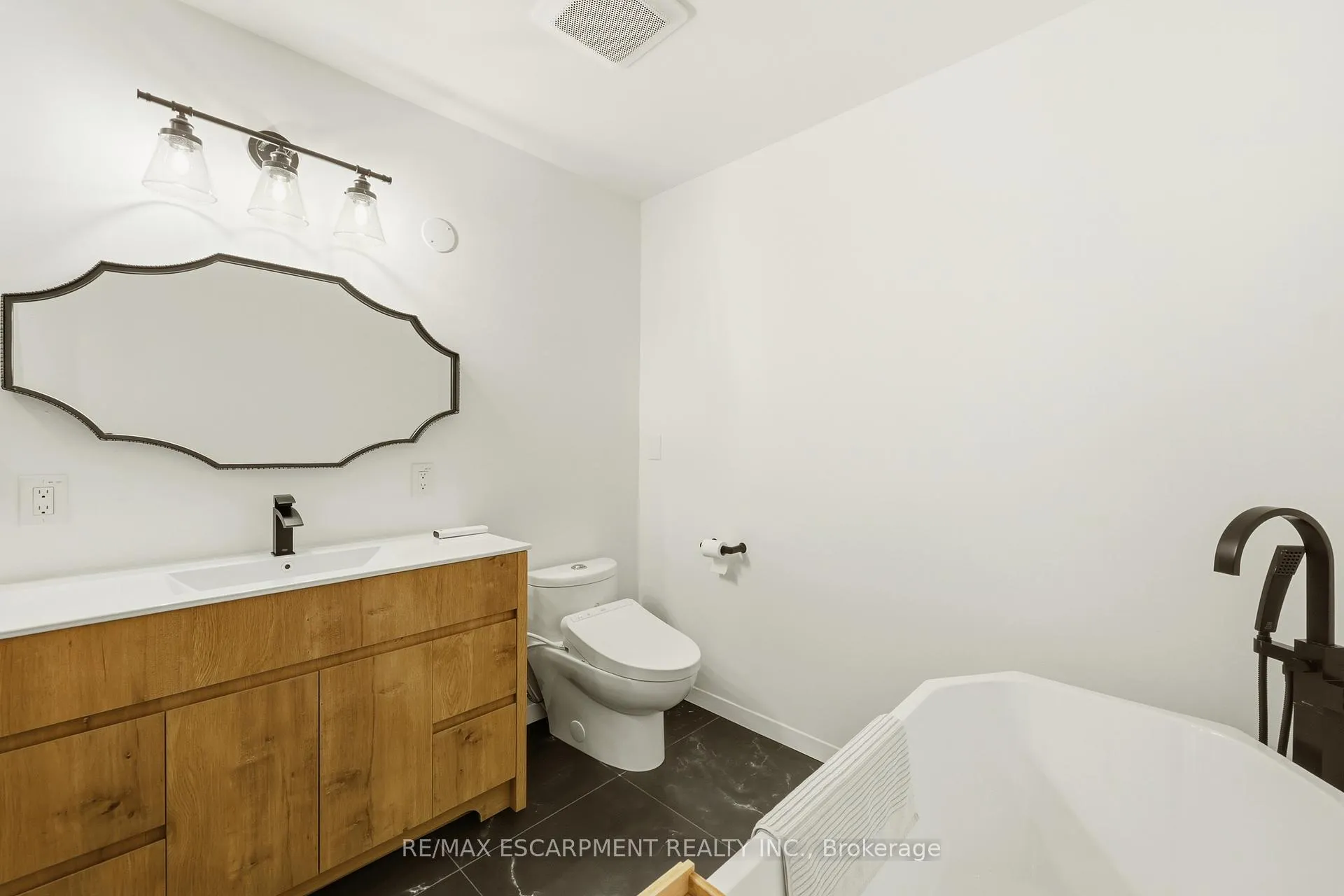 Photo 18 of Unit 5, 2015 Cleaver Avenue, Burlington, Headon — HOMEH
