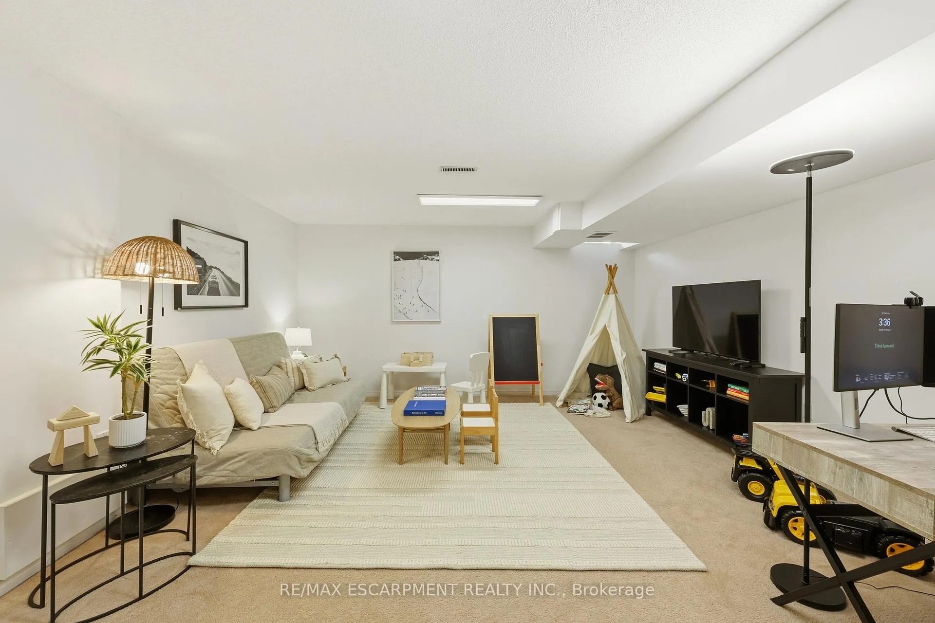 Photo 23 of Unit 5, 2015 Cleaver Avenue, Burlington, Headon — HOMEH
