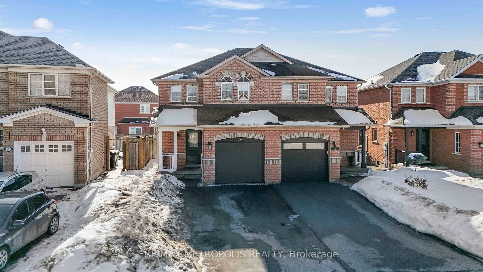 Photo 1 of 16 Twin Pines Crescent, Brampton, Northwest Sandalwood Parkway — HOMEH