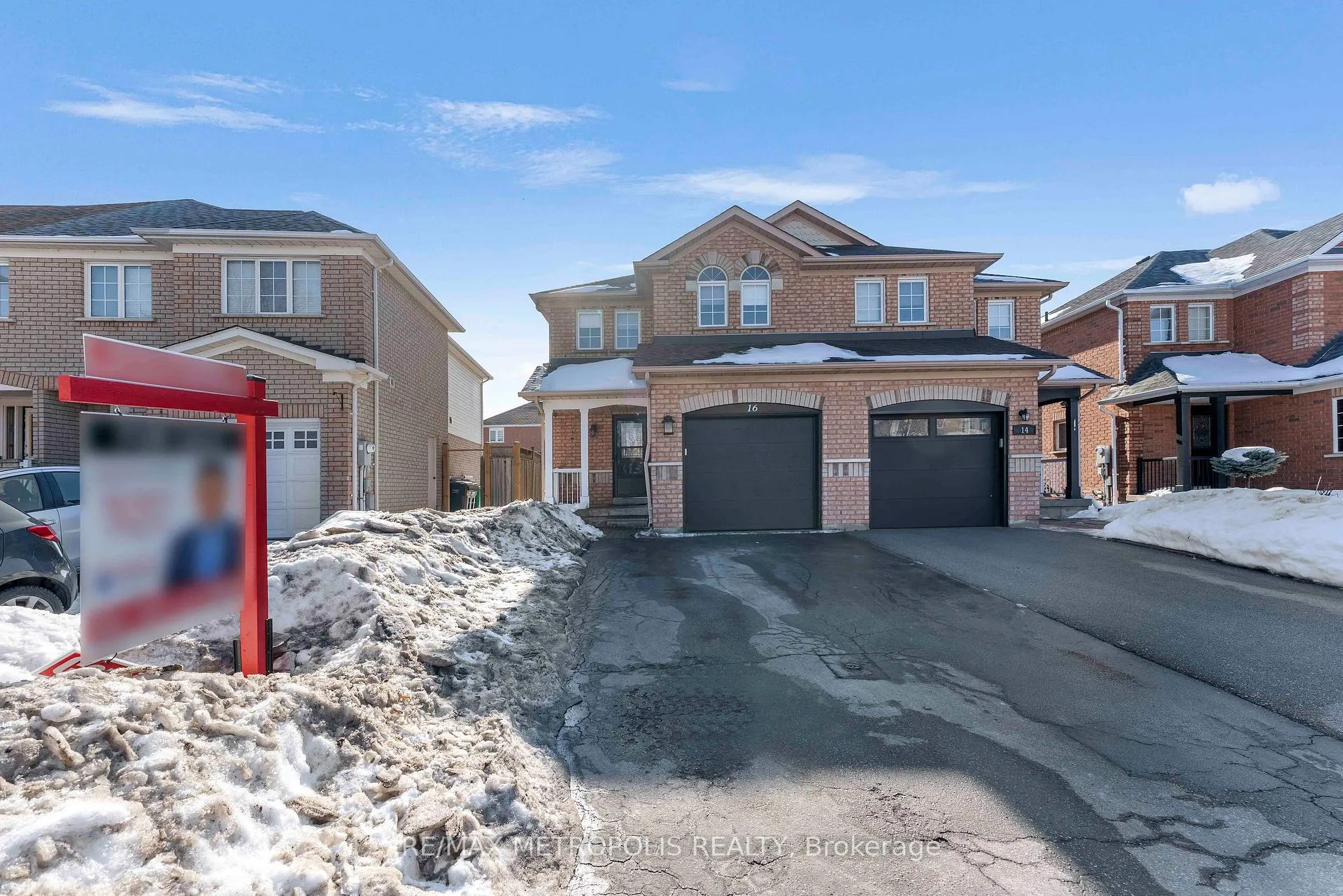 Photo 2 of 16 Twin Pines Crescent, Brampton, Northwest Sandalwood Parkway — HOMEH