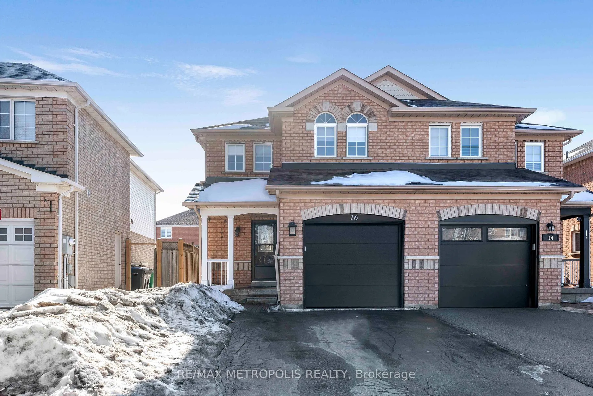 Photo 3 of 16 Twin Pines Crescent, Brampton, Northwest Sandalwood Parkway — HOMEH