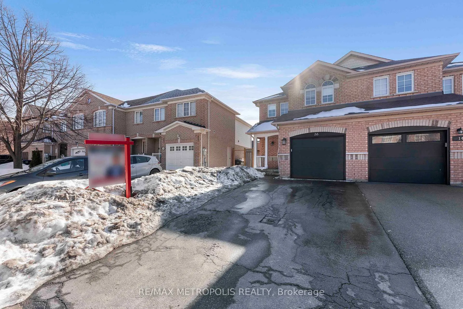 Photo 4 of 16 Twin Pines Crescent, Brampton, Northwest Sandalwood Parkway — HOMEH