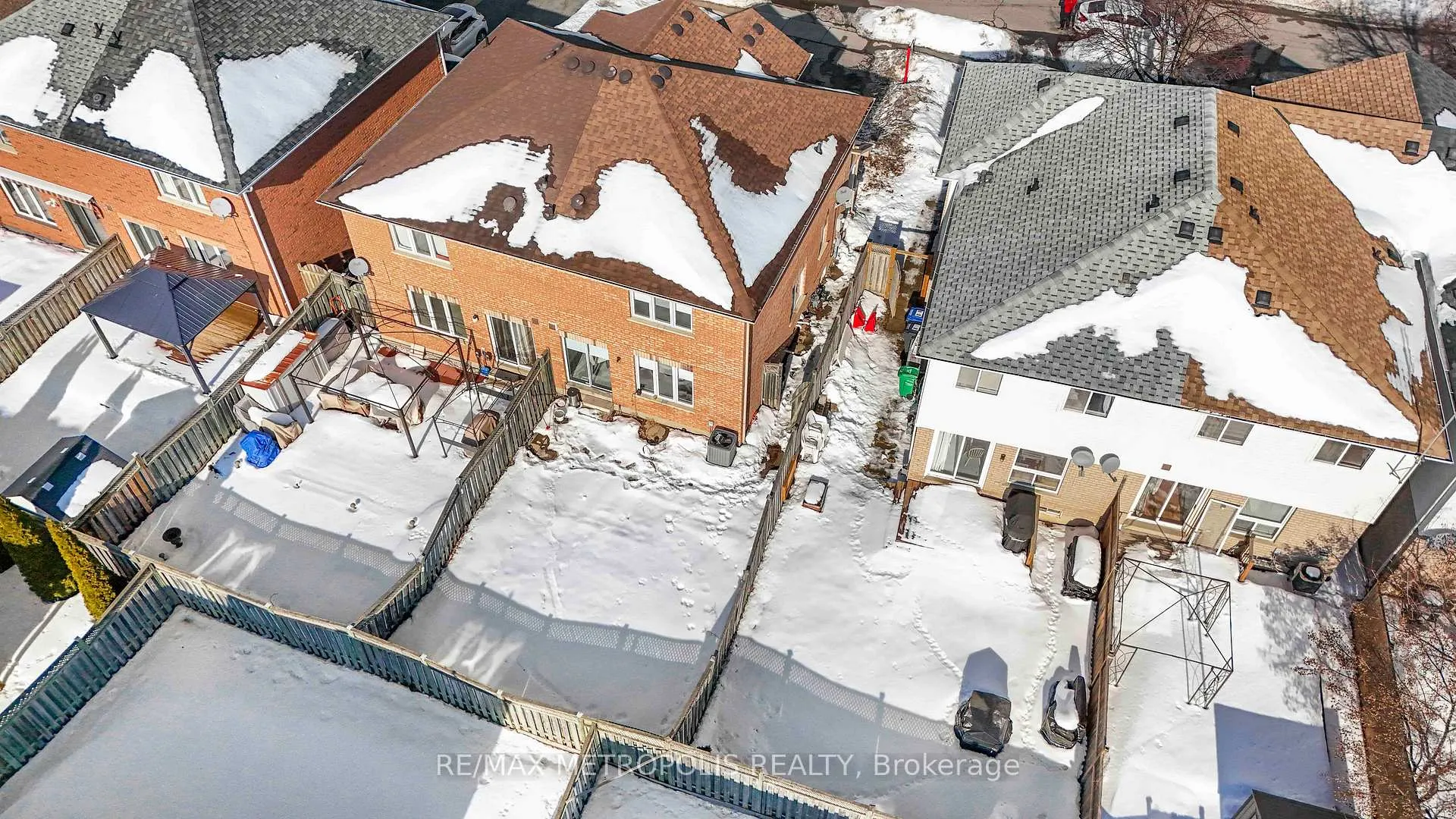 Photo 7 of 16 Twin Pines Crescent, Brampton, Northwest Sandalwood Parkway — HOMEH