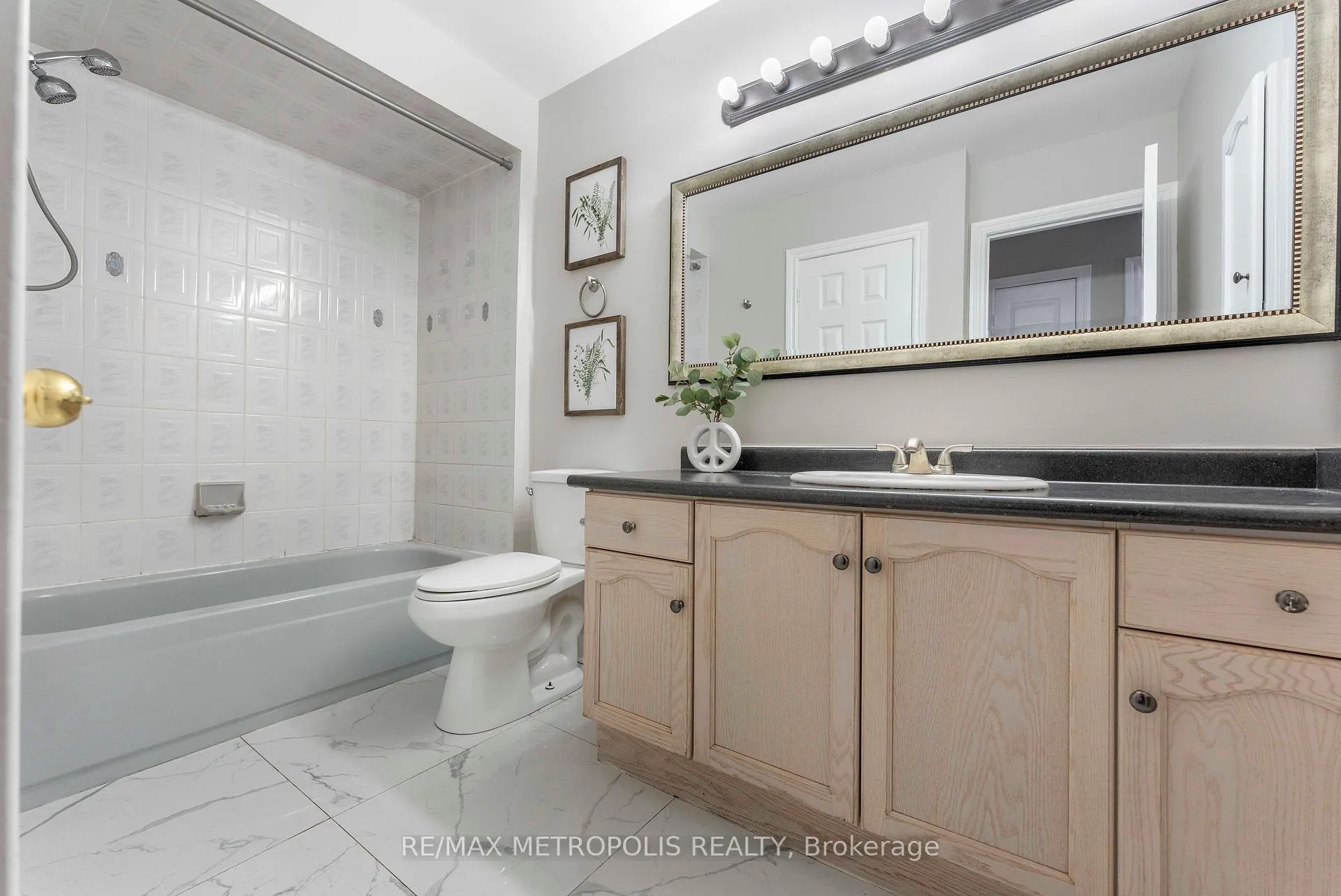 Photo 32 of 16 Twin Pines Crescent, Brampton, Northwest Sandalwood Parkway — HOMEH