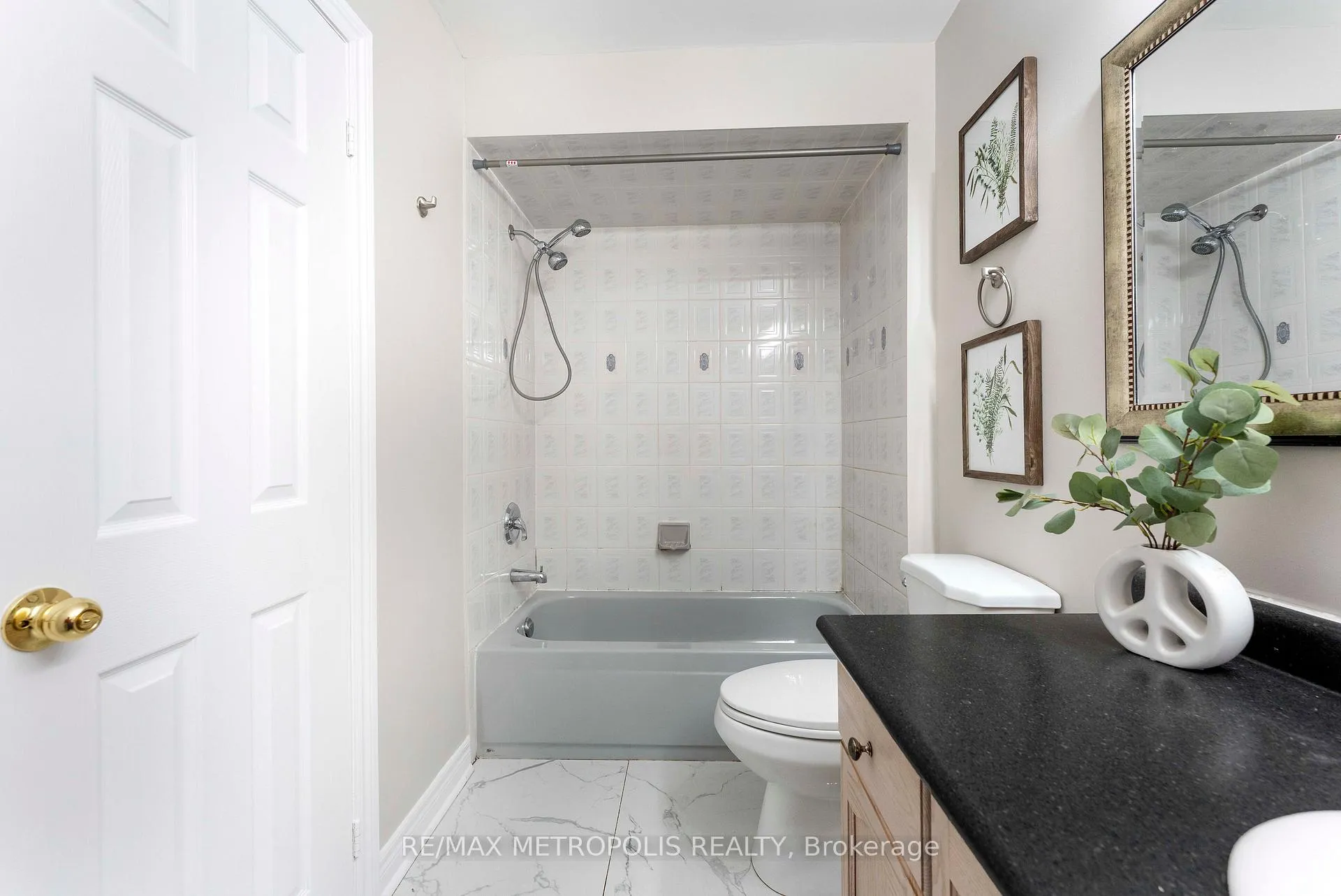 Photo 33 of 16 Twin Pines Crescent, Brampton, Northwest Sandalwood Parkway — HOMEH