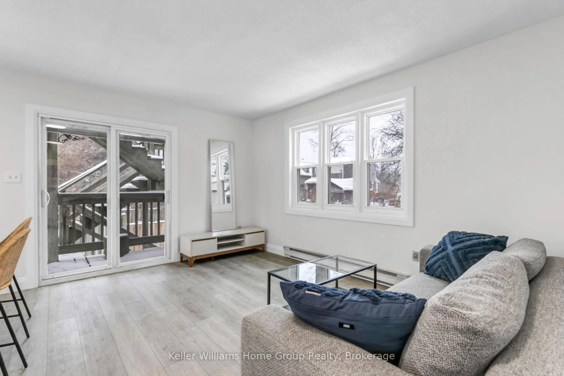 Front of 77 Lancaster Street W
