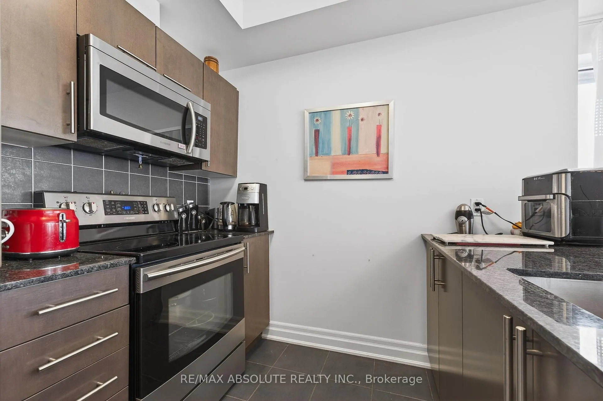 Photo 7 of Unit 1209, 90 Landry Street, Ottawa, Vanier — HOMEH