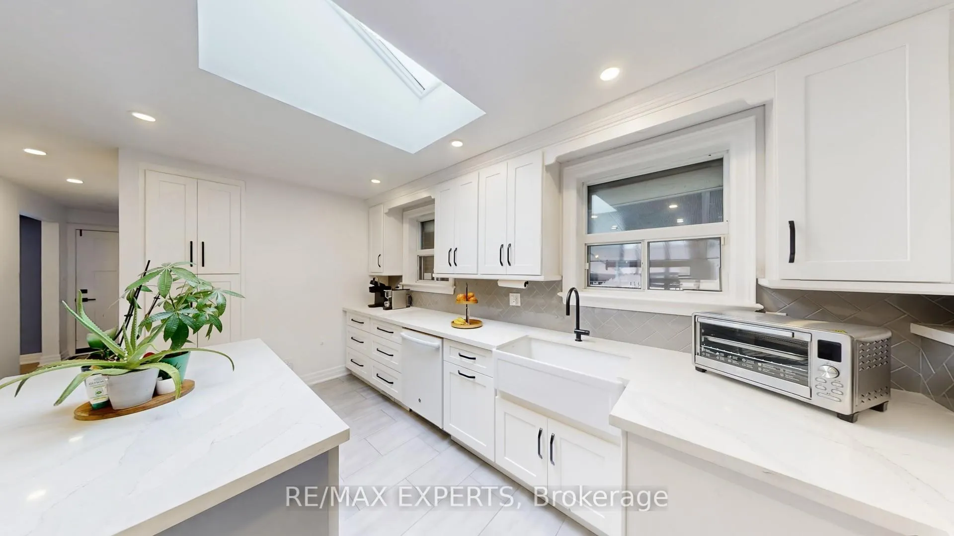 Photo 6 of 327 Jeffcoat Drive, Etobicoke, West Humber-Clairville — HOMEH