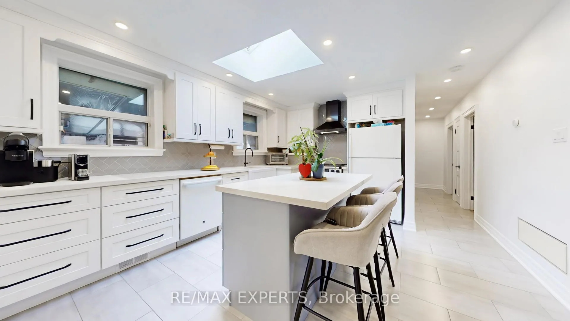 Photo 9 of 327 Jeffcoat Drive, Etobicoke, West Humber-Clairville — HOMEH