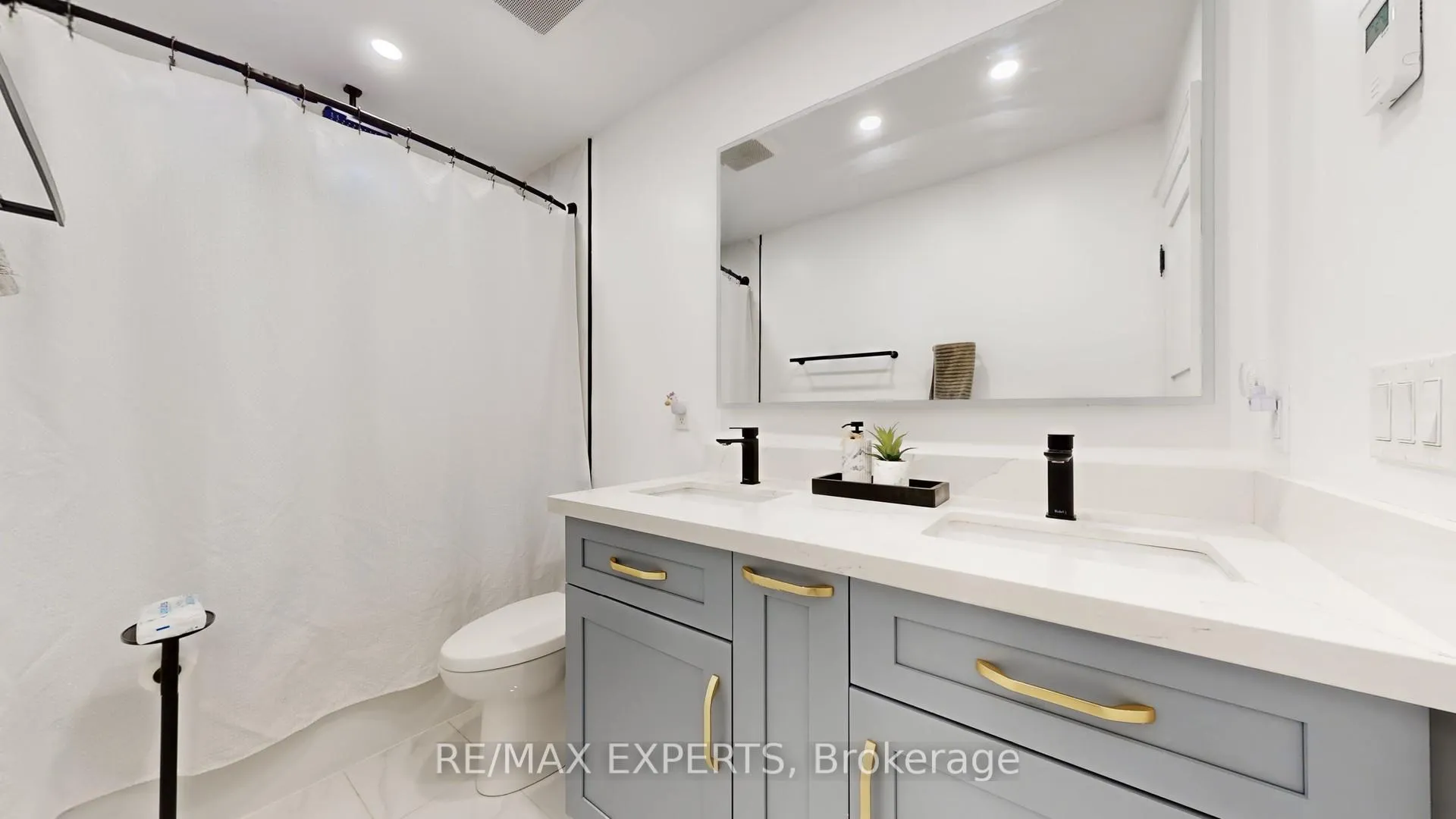 Photo 24 of 327 Jeffcoat Drive, Etobicoke, West Humber-Clairville — HOMEH