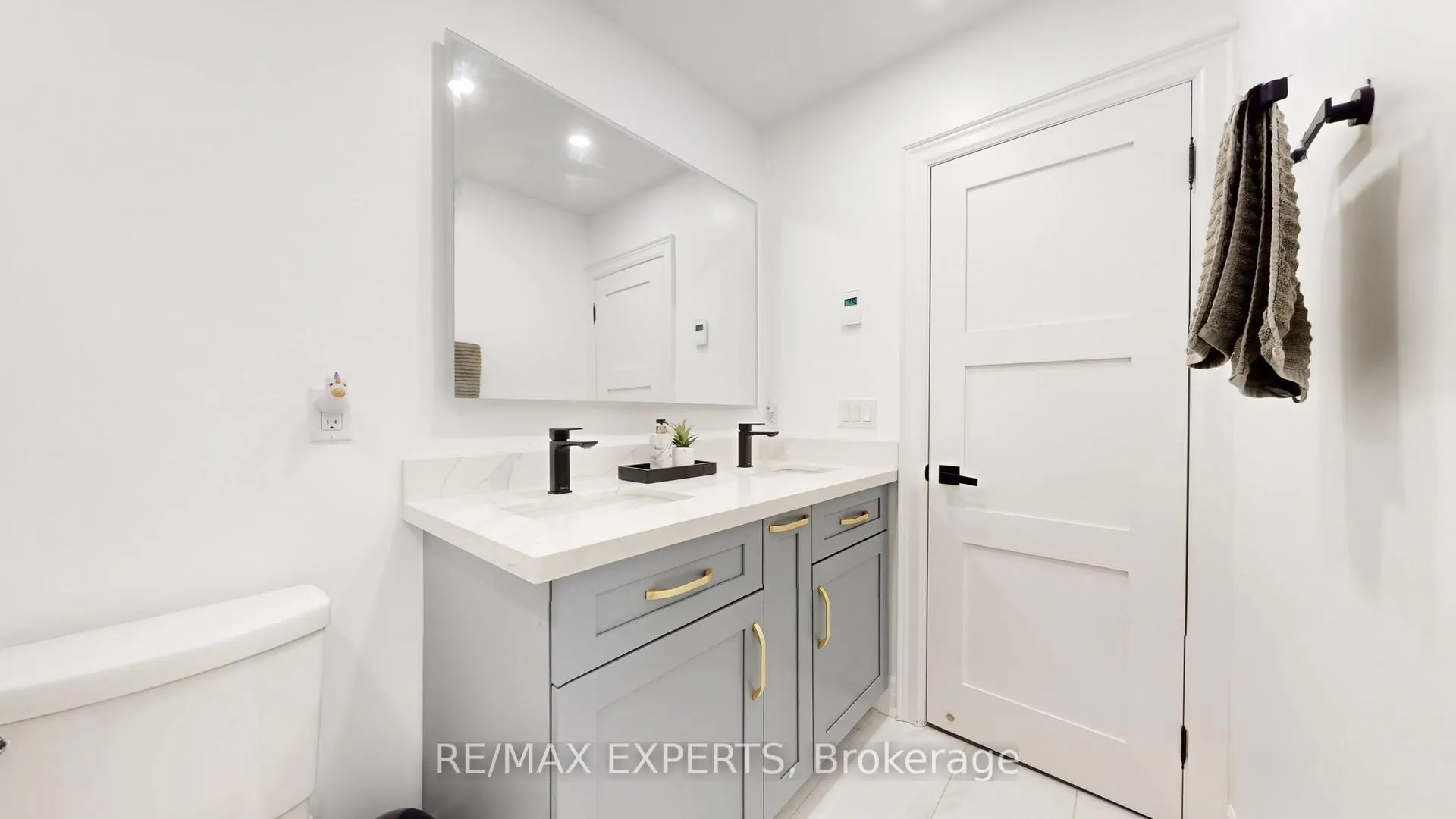Photo 25 of 327 Jeffcoat Drive, Etobicoke, West Humber-Clairville — HOMEH