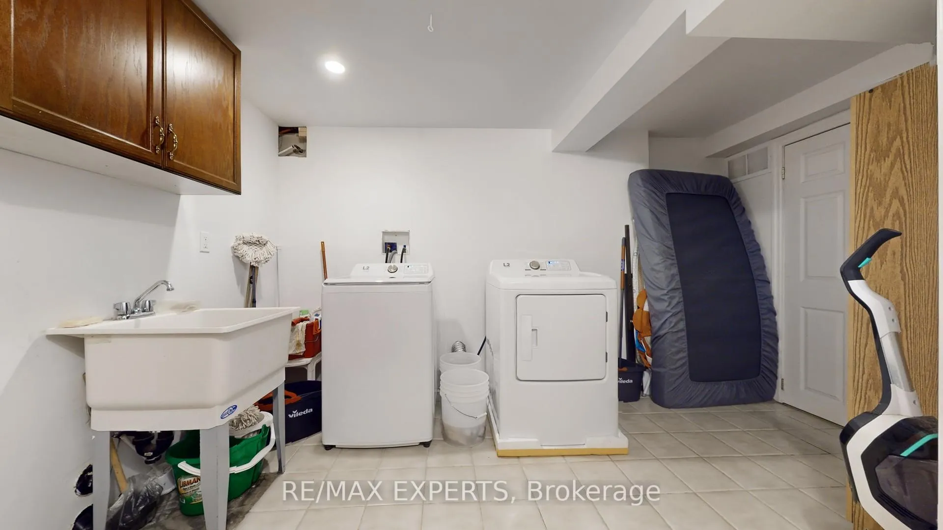 Photo 35 of 327 Jeffcoat Drive, Etobicoke, West Humber-Clairville — HOMEH