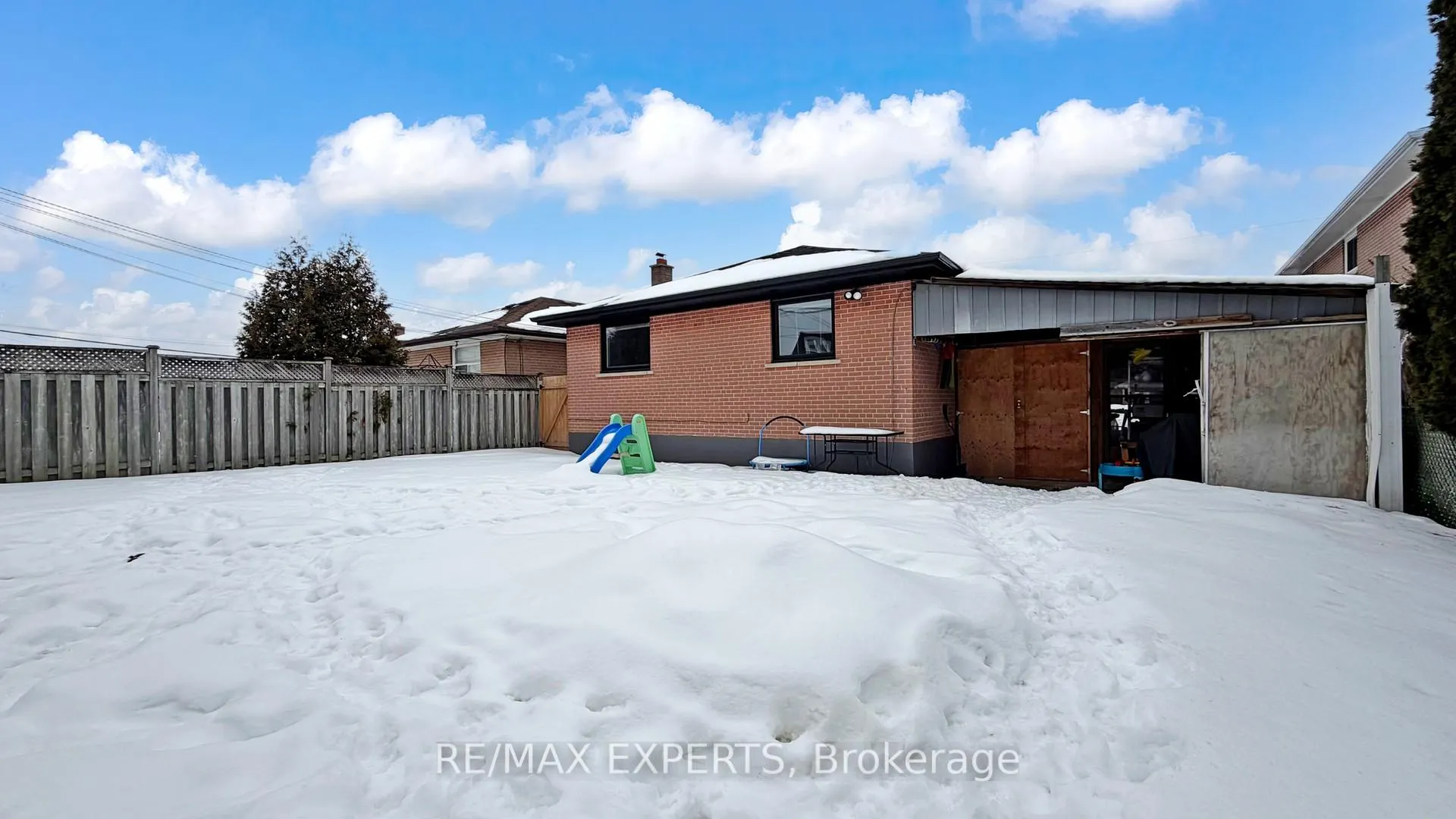 Photo 40 of 327 Jeffcoat Drive, Etobicoke, West Humber-Clairville — HOMEH