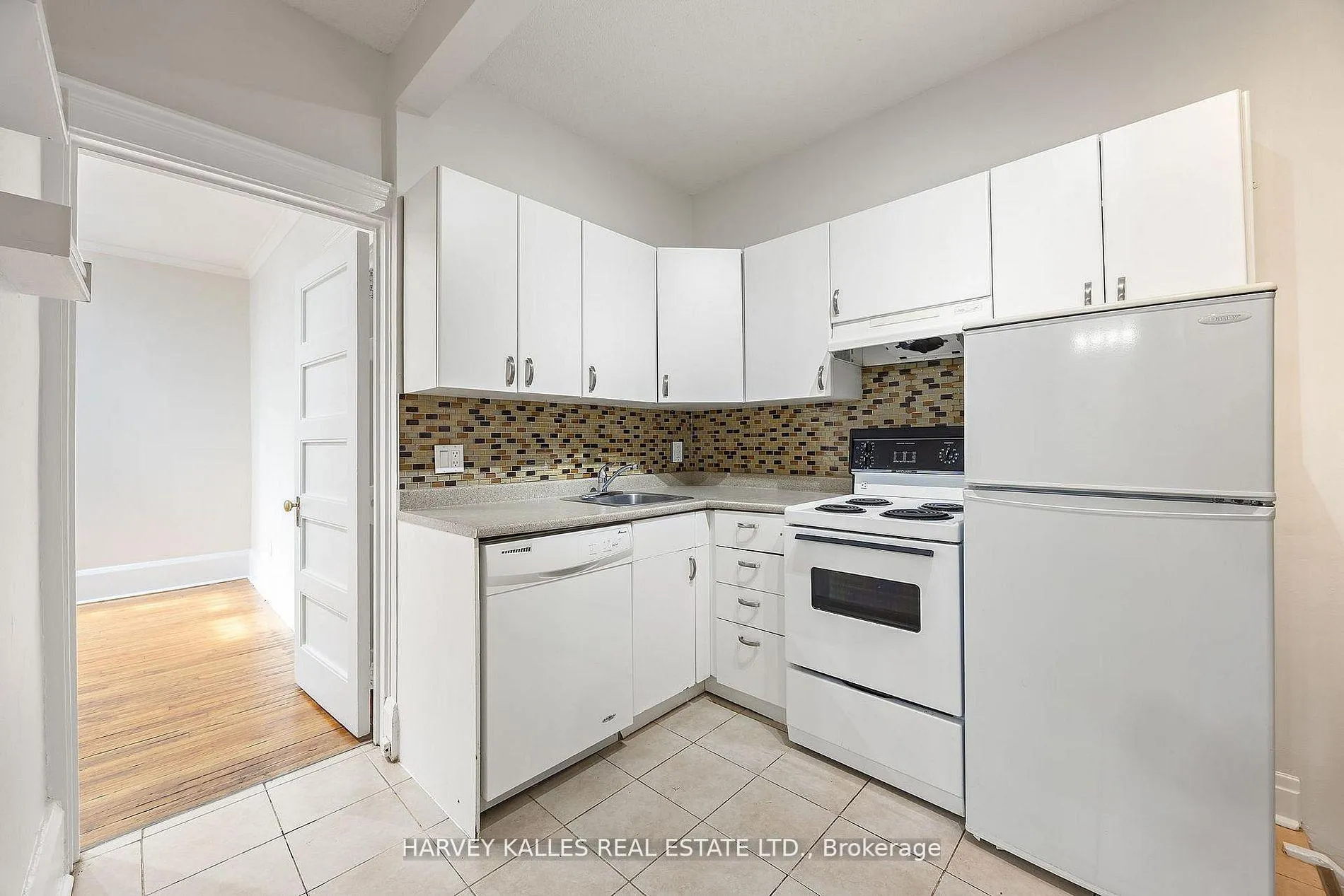 Photo 9 of Unit 101, 440 Avenue Road, Toronto, Casa Loma — HOMEH