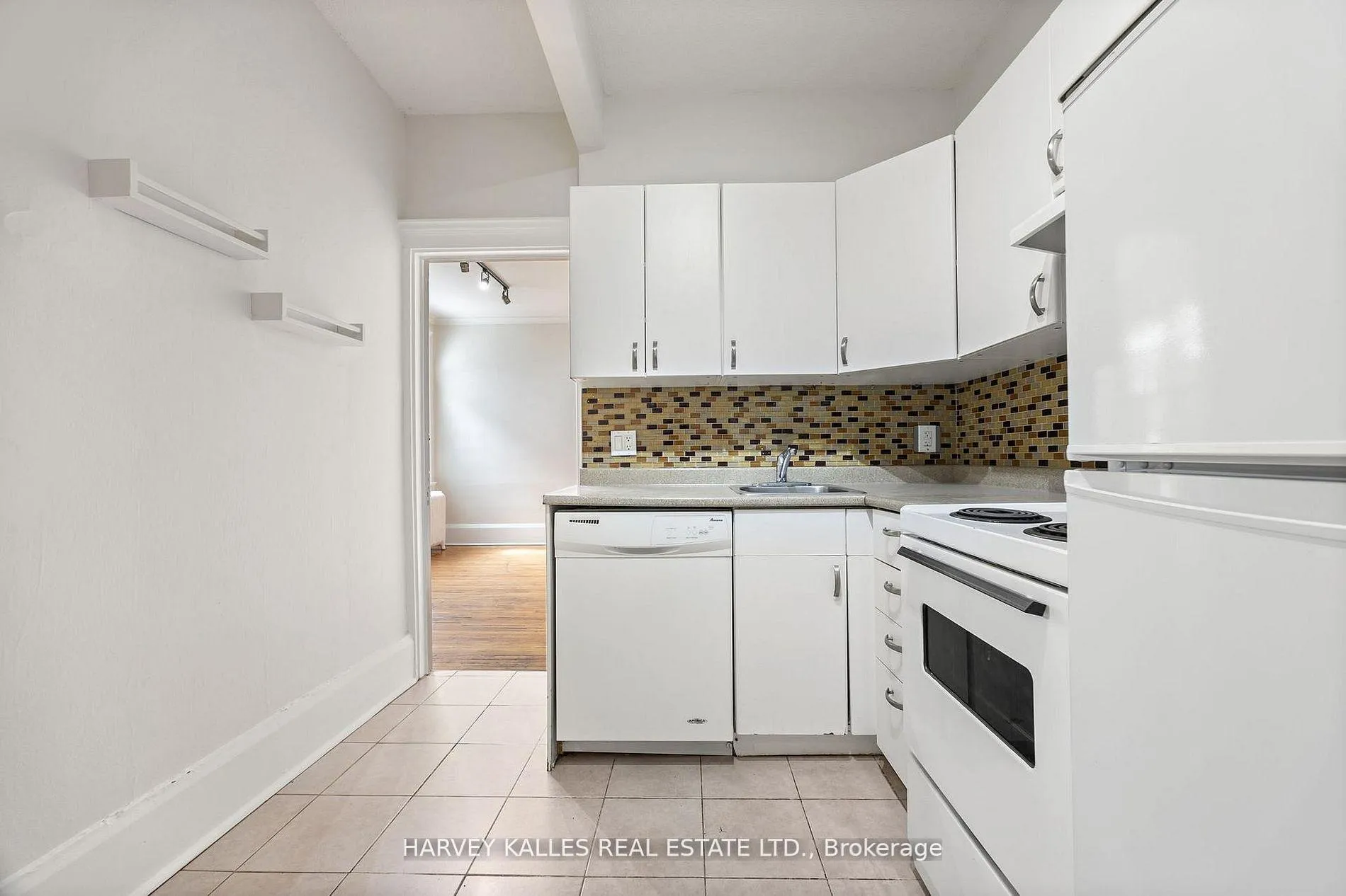 Photo 11 of Unit 101, 440 Avenue Road, Toronto, Casa Loma — HOMEH
