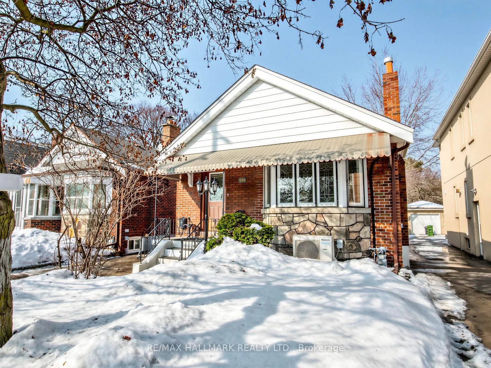 Photo 2 of 334 O'connor Drive, Toronto, East York — HOMEH