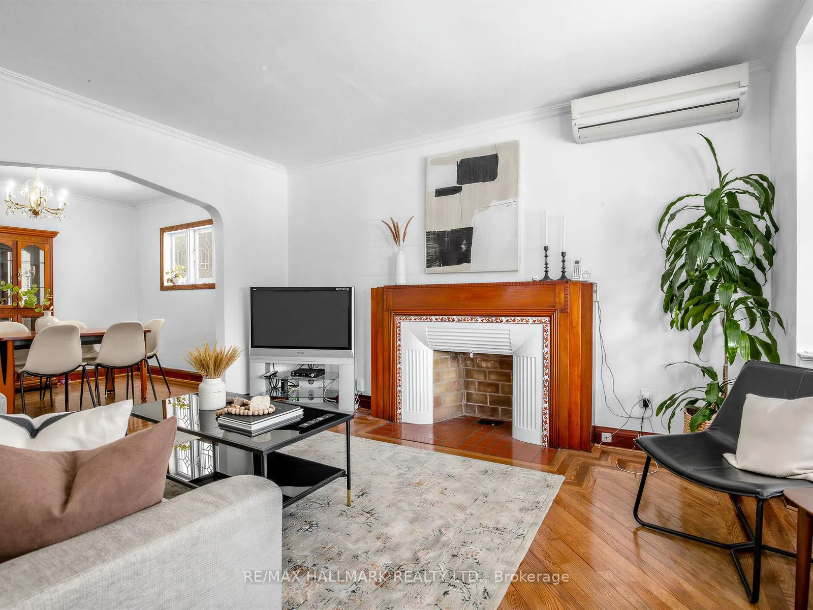 Photo 5 of 334 O'connor Drive, Toronto, East York — HOMEH