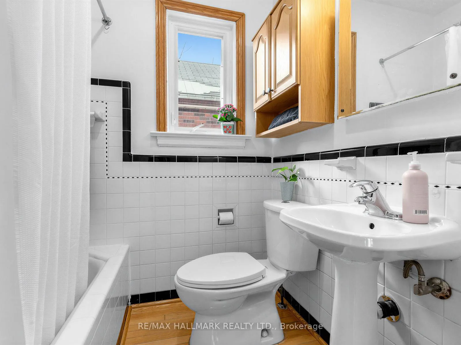Photo 16 of 334 O'connor Drive, Toronto, East York — HOMEH