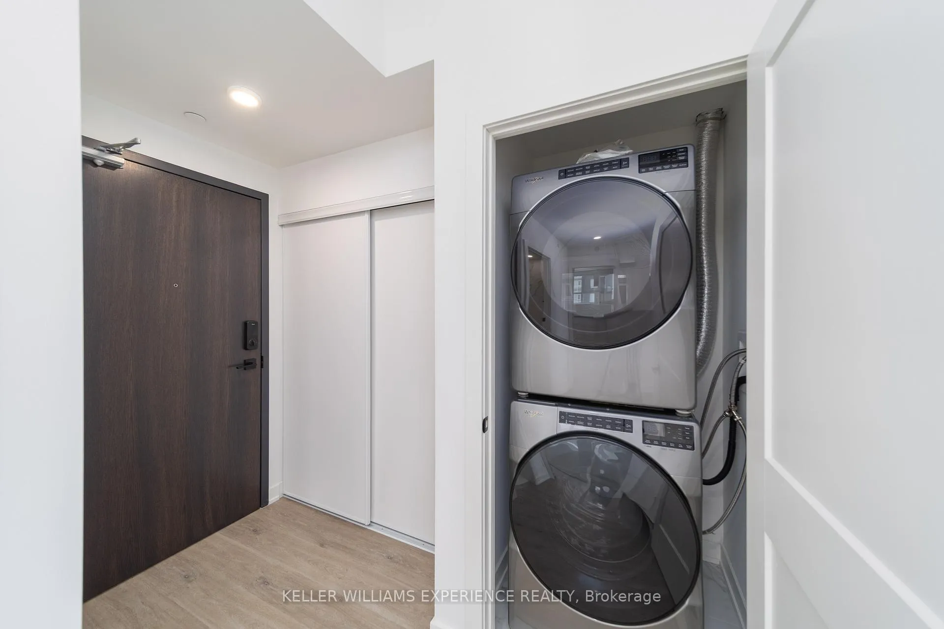 Photo 3 of Unit 309, 56 Lakeside Terrace, Barrie, Little Lake — HOMEH