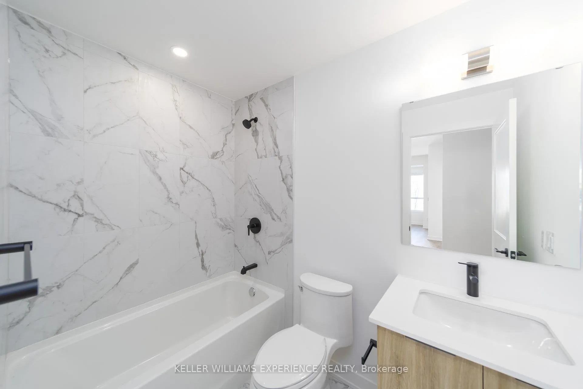 Photo 4 of Unit 309, 56 Lakeside Terrace, Barrie, Little Lake — HOMEH