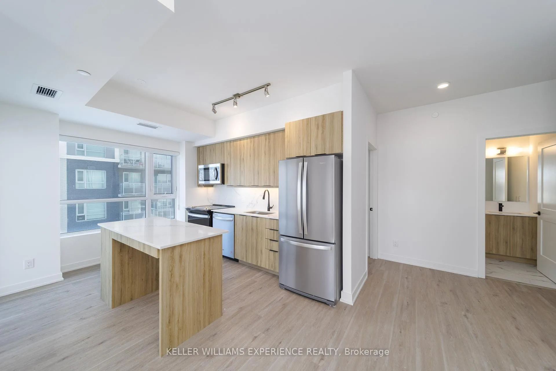 Photo 5 of Unit 309, 56 Lakeside Terrace, Barrie, Little Lake — HOMEH