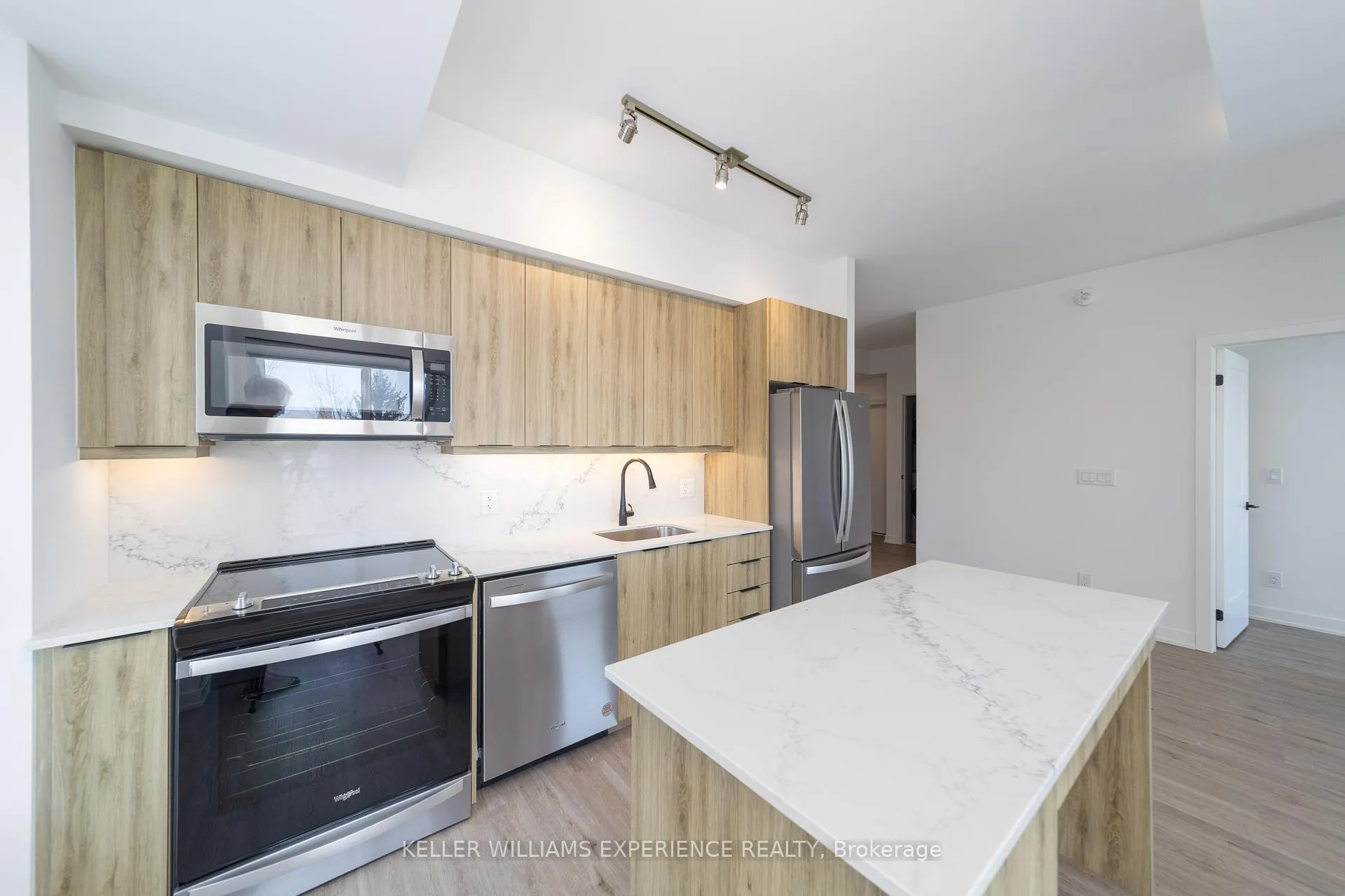 Photo 6 of Unit 309, 56 Lakeside Terrace, Barrie, Little Lake — HOMEH