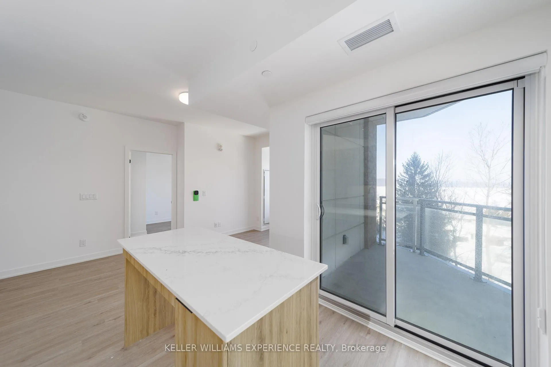 Photo 7 of Unit 309, 56 Lakeside Terrace, Barrie, Little Lake — HOMEH
