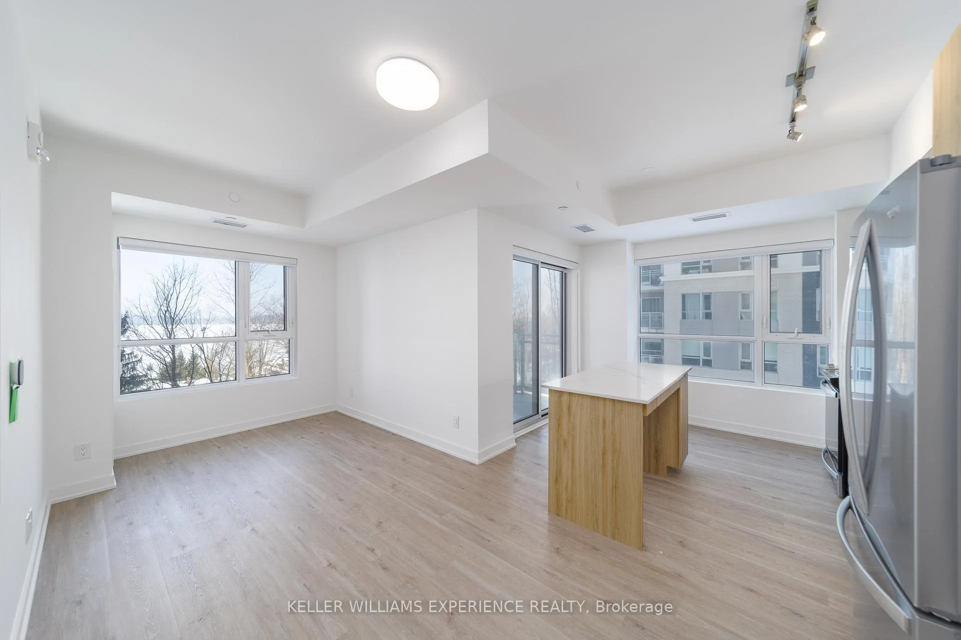 Photo 8 of Unit 309, 56 Lakeside Terrace, Barrie, Little Lake — HOMEH