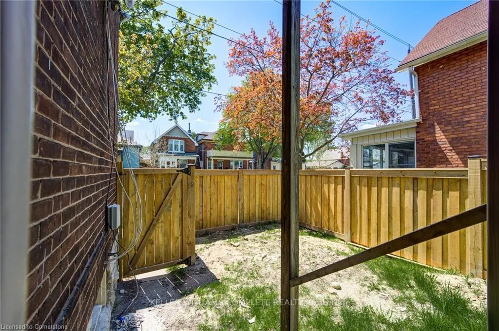 Photo 8 of Unit UPPER, 200 Park Avenue, Brantford, Downtown Core — HOMEH