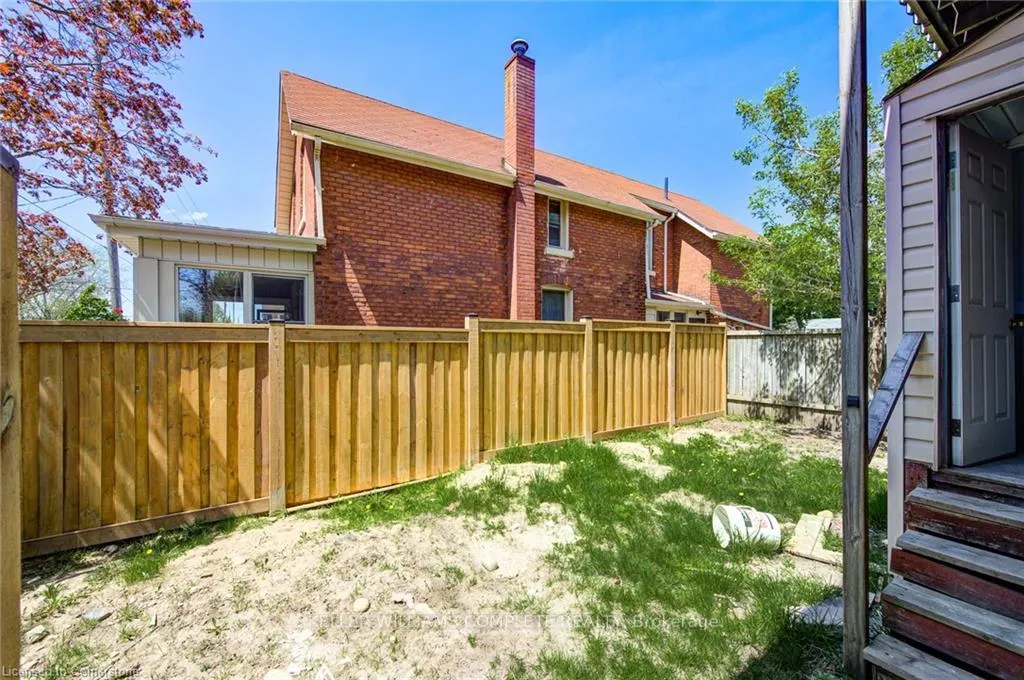 Photo 9 of Unit UPPER, 200 Park Avenue, Brantford, Downtown Core — HOMEH