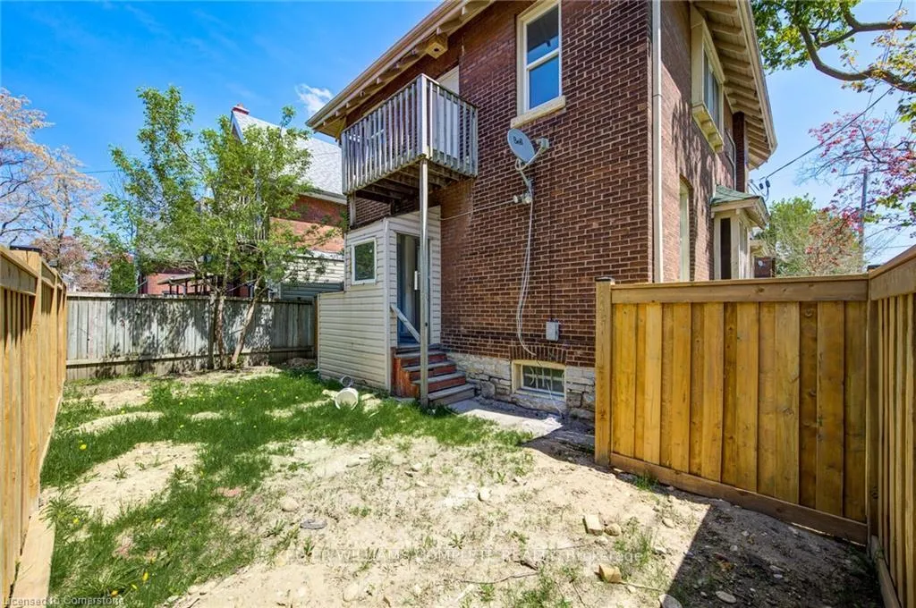 Photo 10 of Unit UPPER, 200 Park Avenue, Brantford, Downtown Core — HOMEH