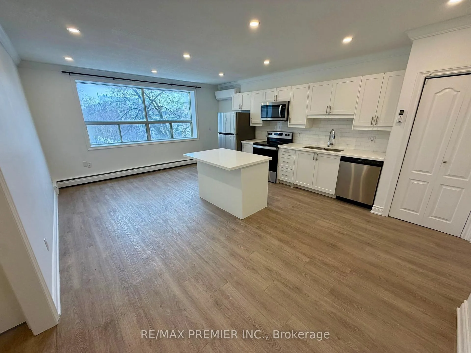 Photo 3 of Unit 203, 112 St. Joseph's Drive, Hamilton, Corktown — HOMEH