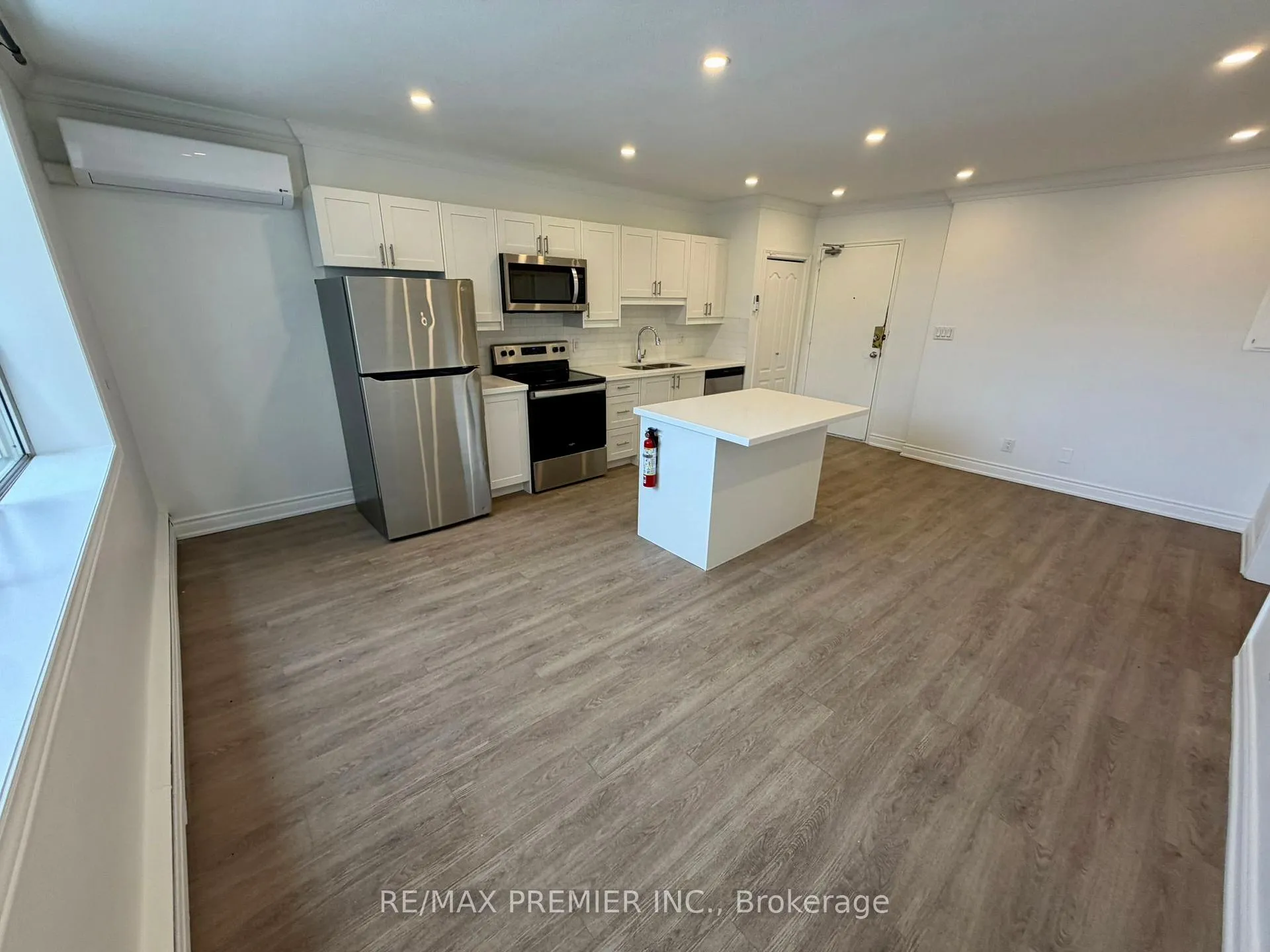 Photo 4 of Unit 203, 112 St. Joseph's Drive, Hamilton, Corktown — HOMEH