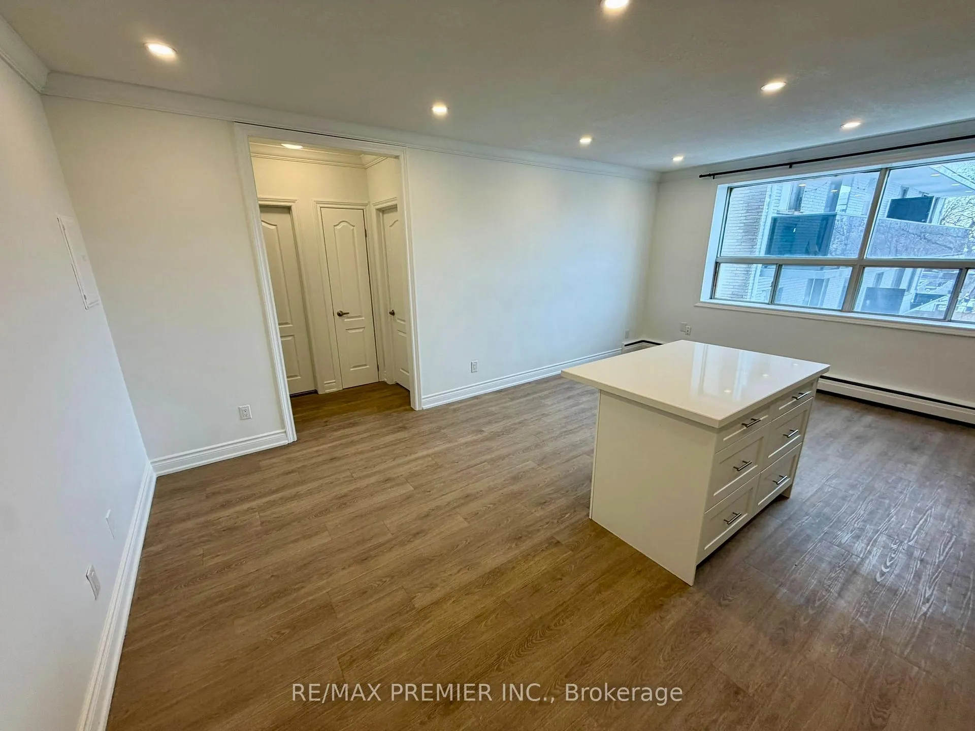 Photo 5 of Unit 203, 112 St. Joseph's Drive, Hamilton, Corktown — HOMEH