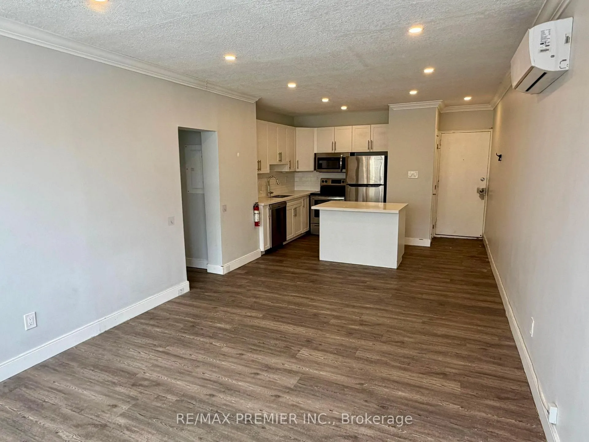 Photo 3 of Unit 101, 112 St. Joseph's Drive, Hamilton, Corktown — HOMEH