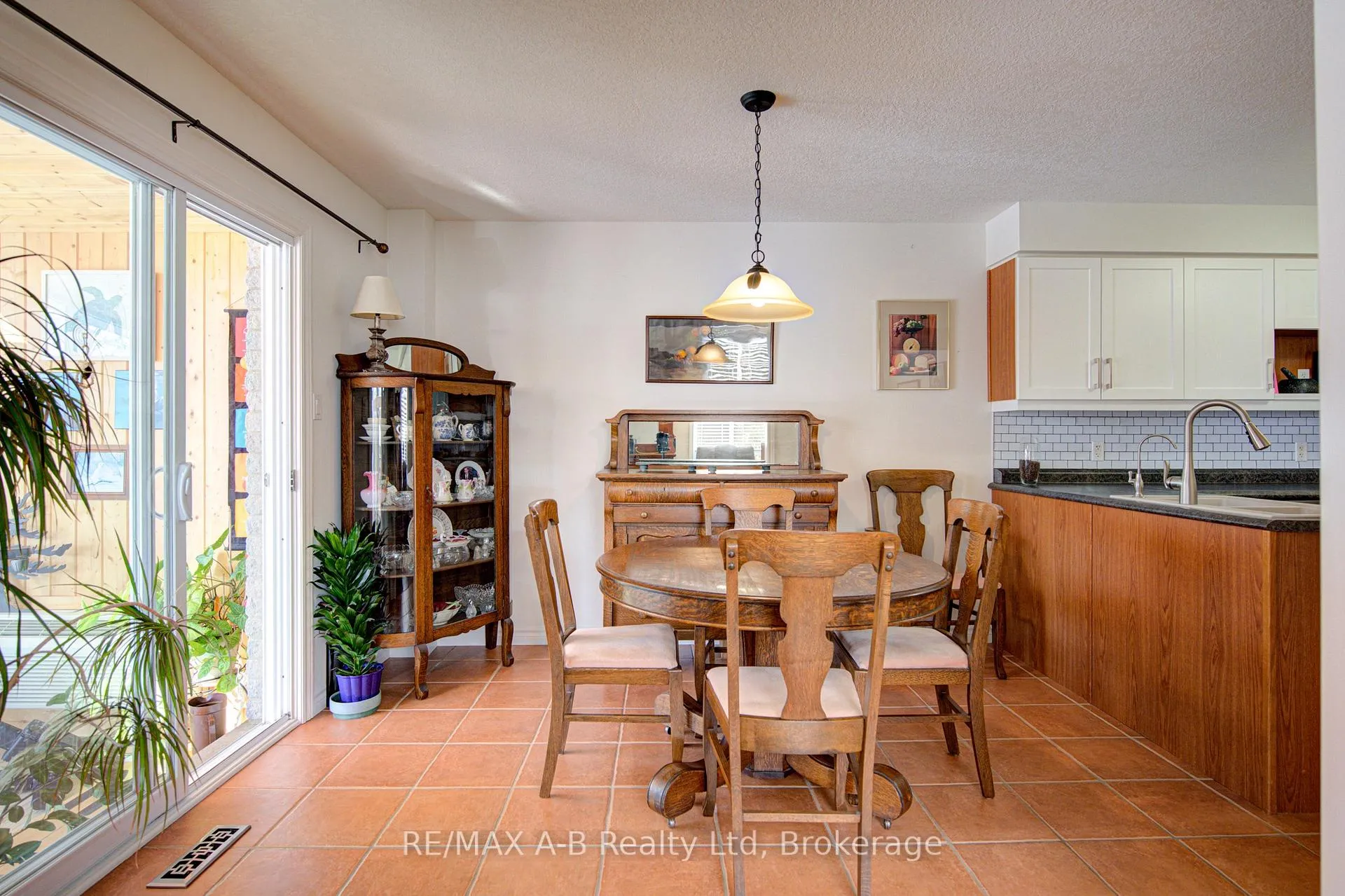 Photo 15 of 10 Edison Street, St. Marys — HOMEH
