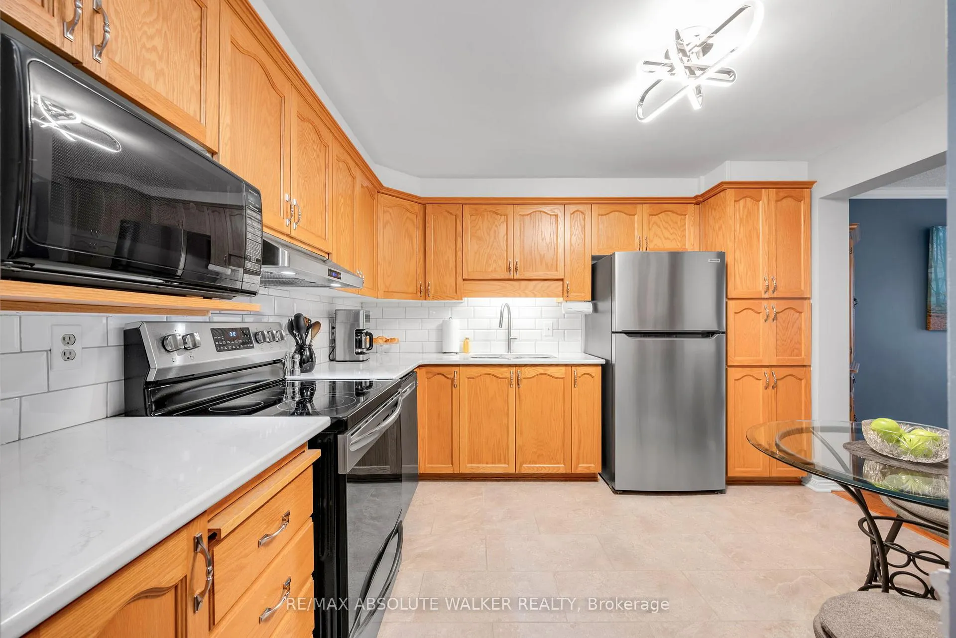 Photo 10 of 6169 Oak Meadows Drive, Ottawa, Chapel Hill — HOMEH